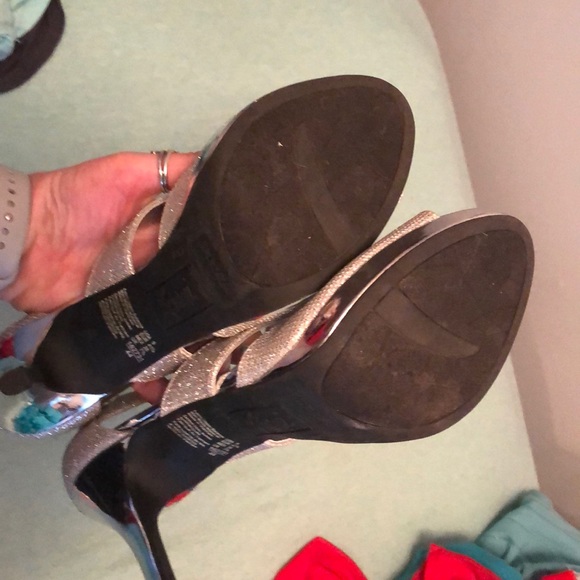 HEELS - Picture 2 of 3